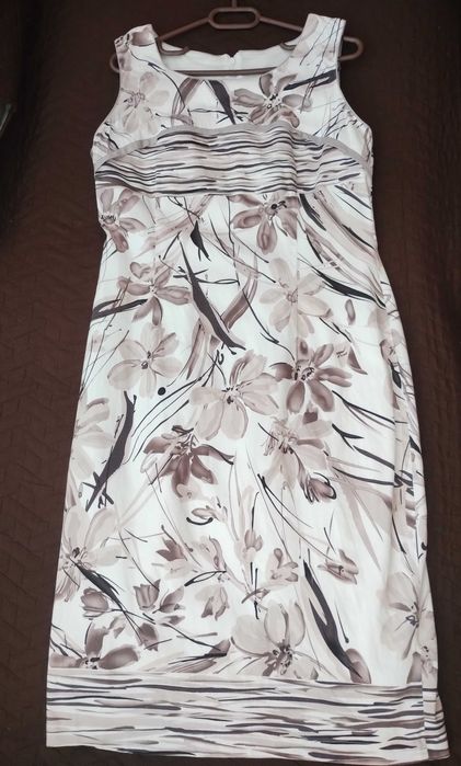 Елегантен дамски костюм от две части - рокля и сако