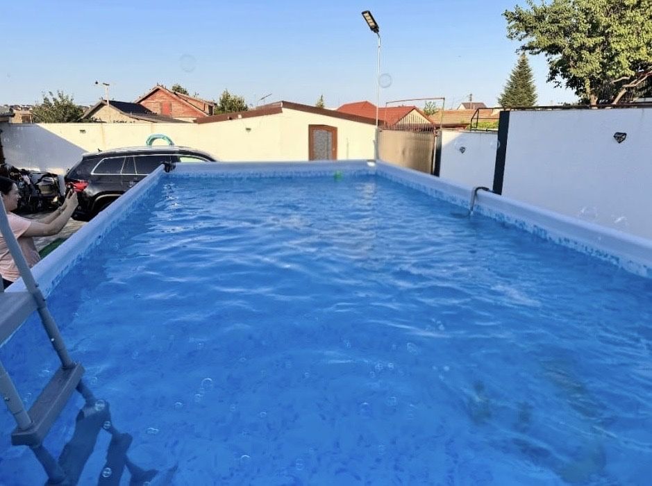 Piscina cu cadru metalic