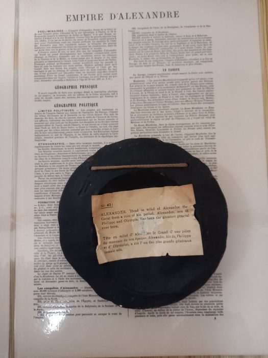 Harta veche atlas cu brosura descriere si farfurie artizanala