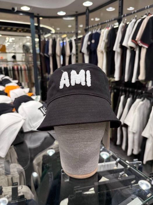 Унисекс шапки различни модели