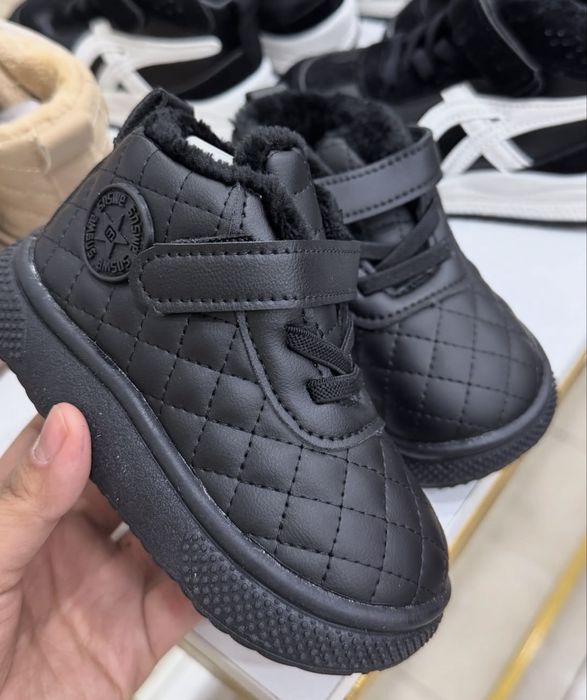 продам комбинезон и обувь