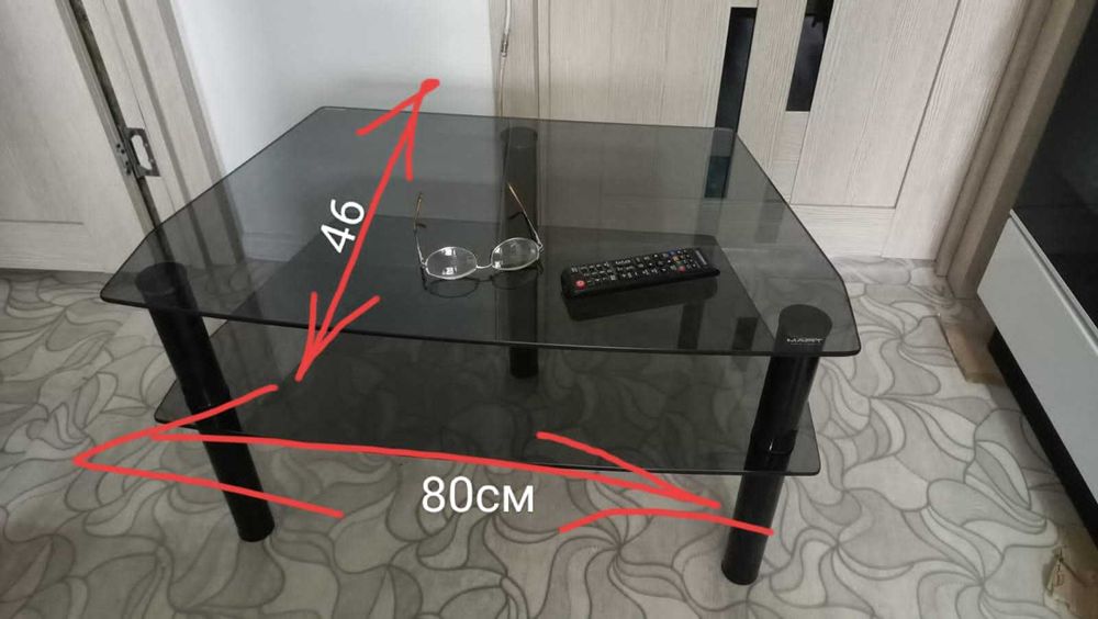 Продам стеклянный столик новый