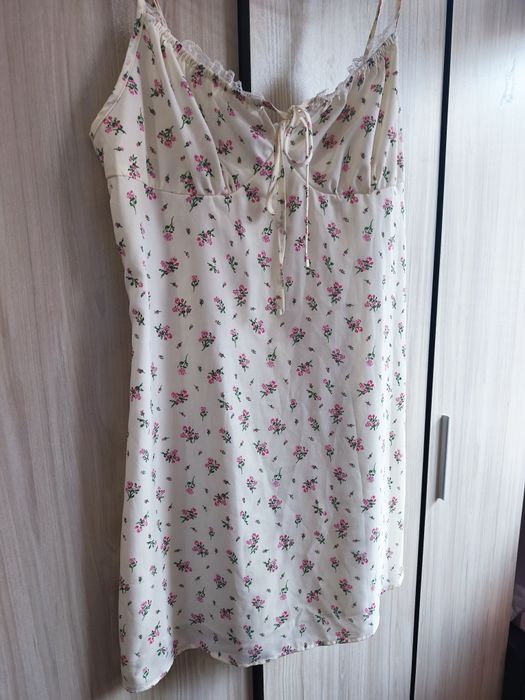 Рокля, много красива.