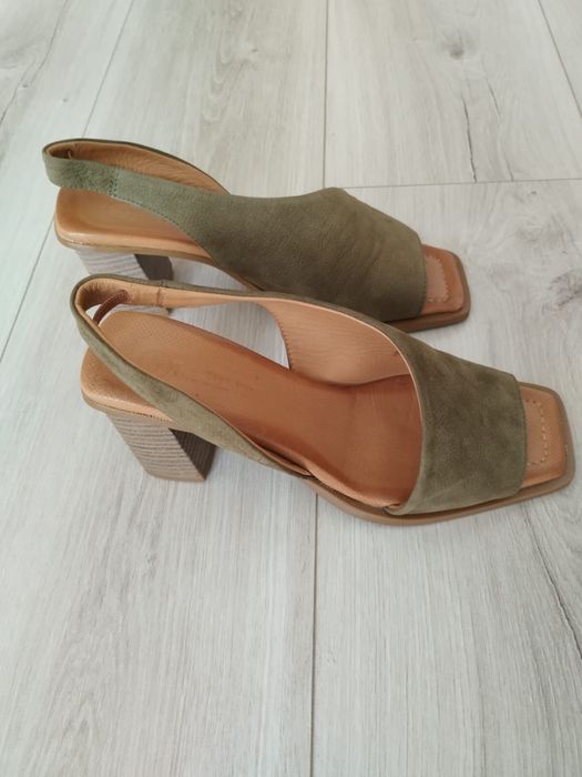 Продам босоножки