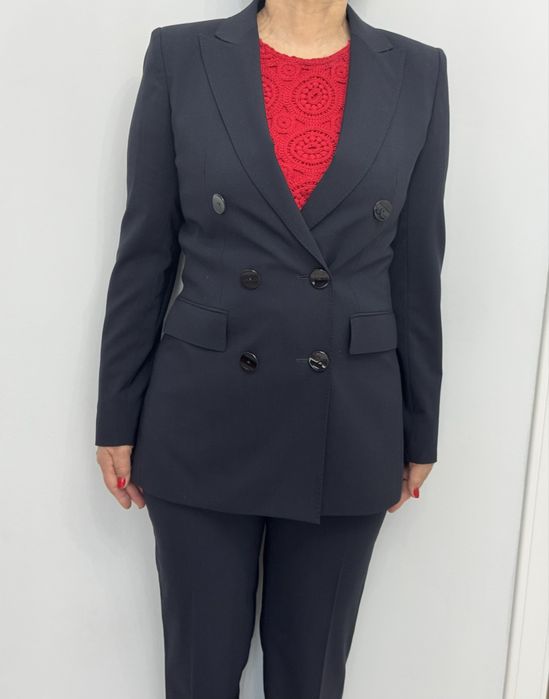 Женский брючный костюм