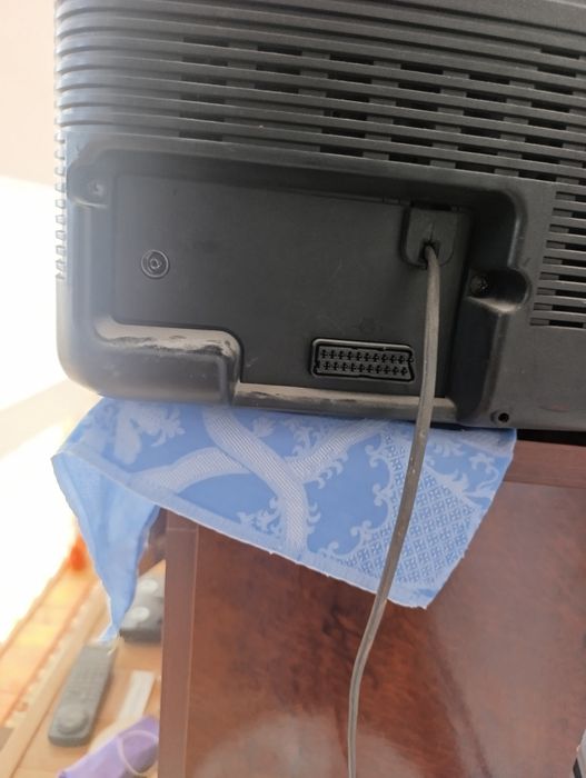 Sony Black Trinitron KV-V1410K + VHS integrat + Telecomandă originală | Retro Gaming