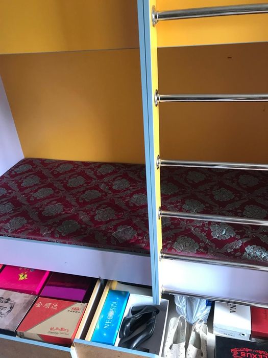 Двухъярусная кровать с матрасом