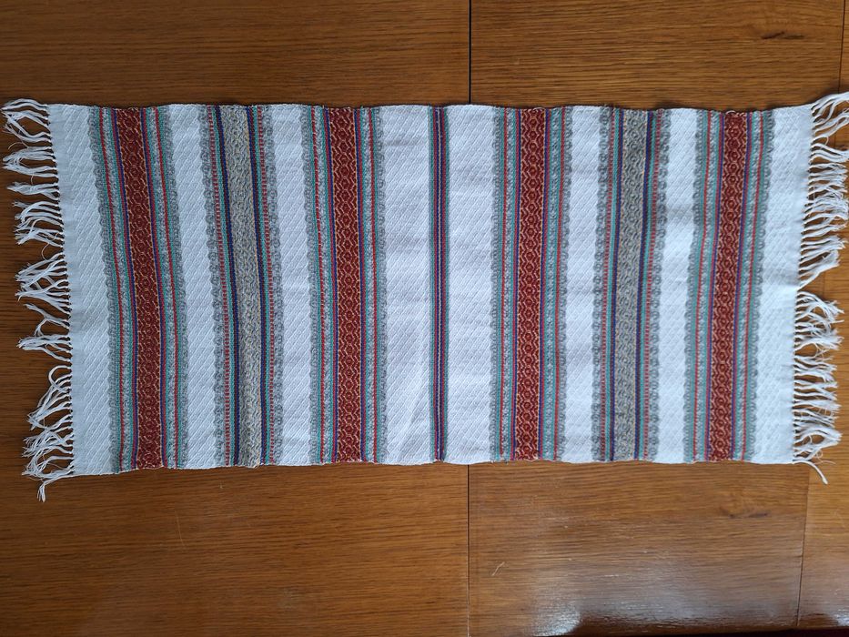 Stergar tradițional, o țesătură manuală cu motive populare românești