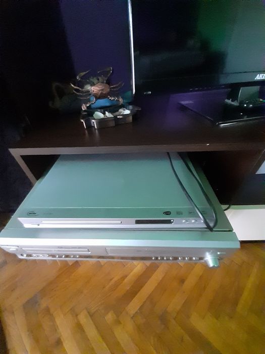 Pachet electronic : Sistem Combo Universum ( Video VHS ) + DVD Player Elta