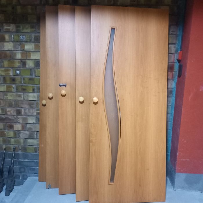 Продам двери деревянные межкомнатные