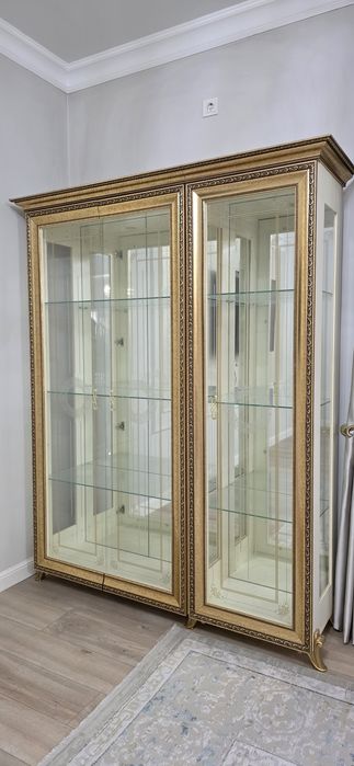 Продам шкаф-витрину