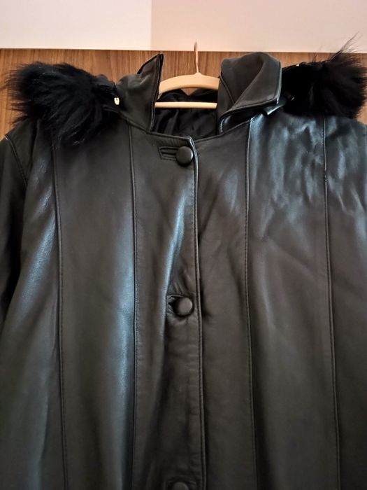 Продавам дамско палто от естествена кожа