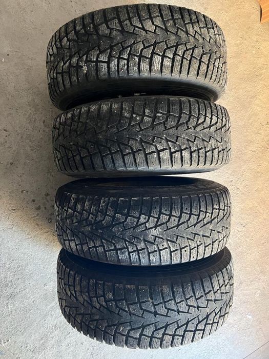 Зимние шины на дисках 275/70/16