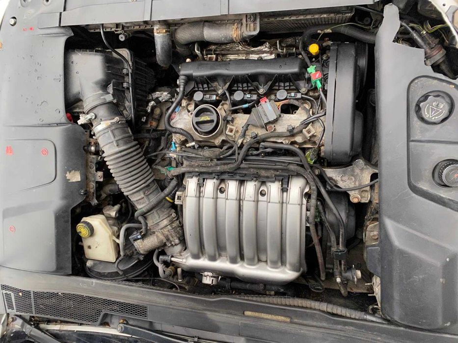Dezmembrez Peugeot 607 3.0i v6/XFX/XFV/usa/portbagaj/motor/faruri/interior/volan/jante/stopuri/cutie