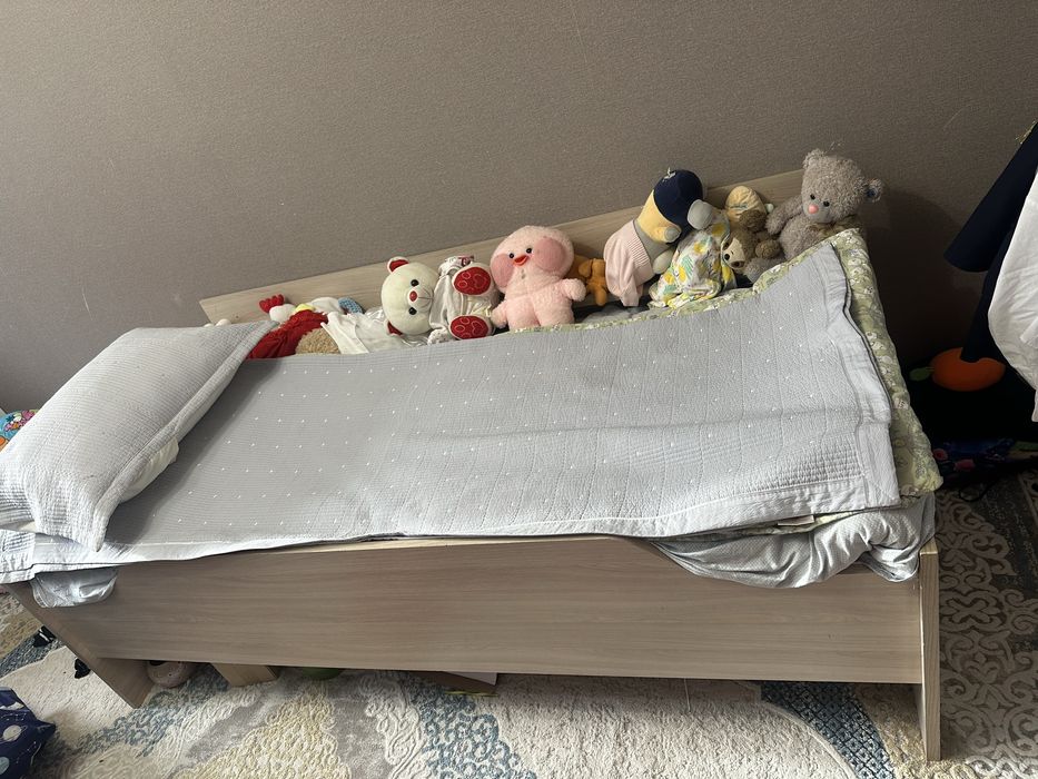 Кровать детский и диван