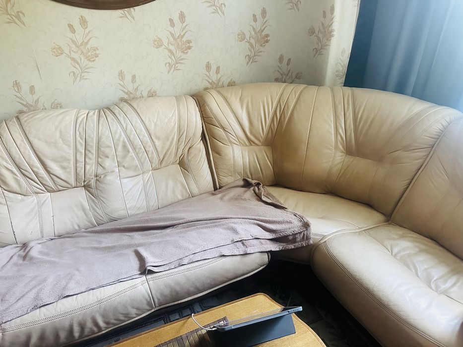 Продам кожаный диван