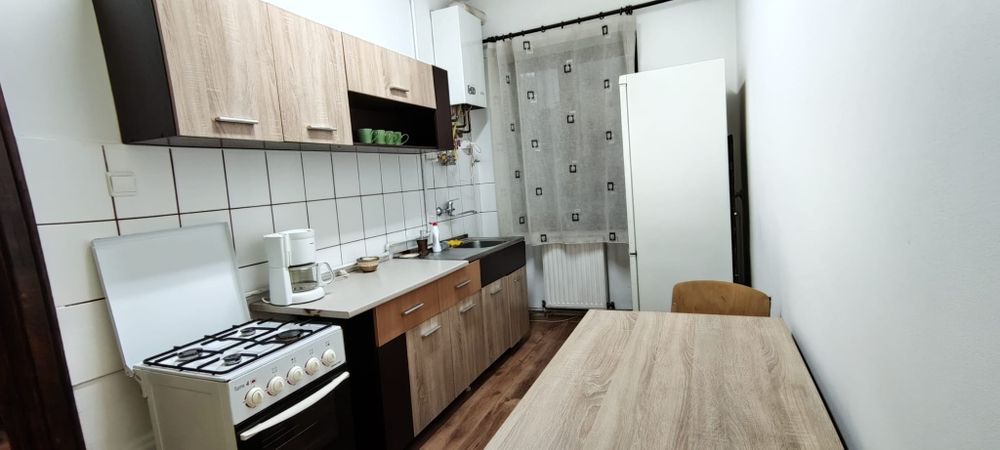 Vând apartament decomandat