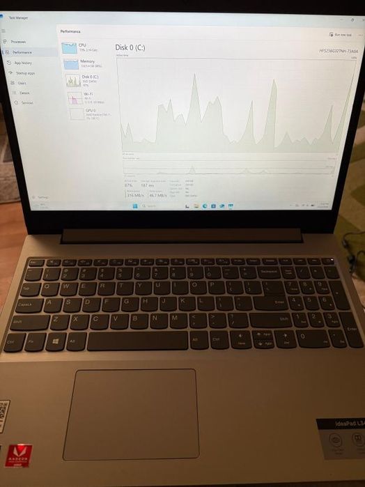 vând laptop Lenovo