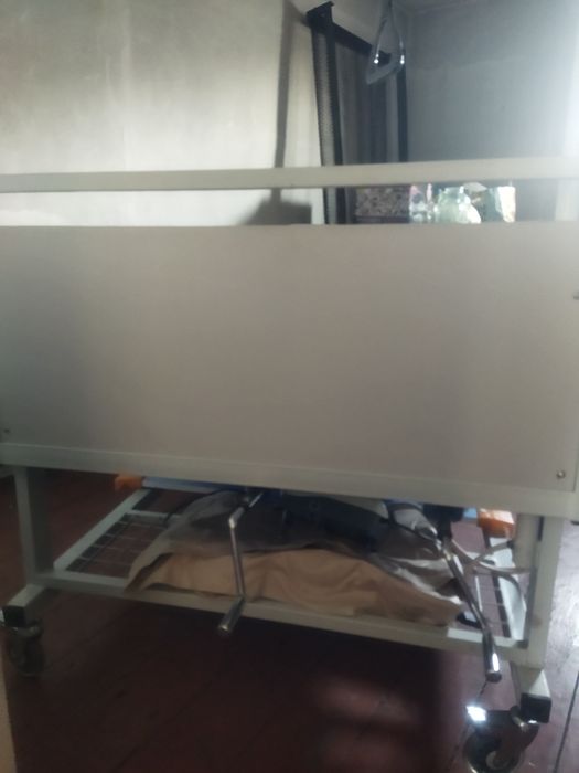 Медицинская кровать