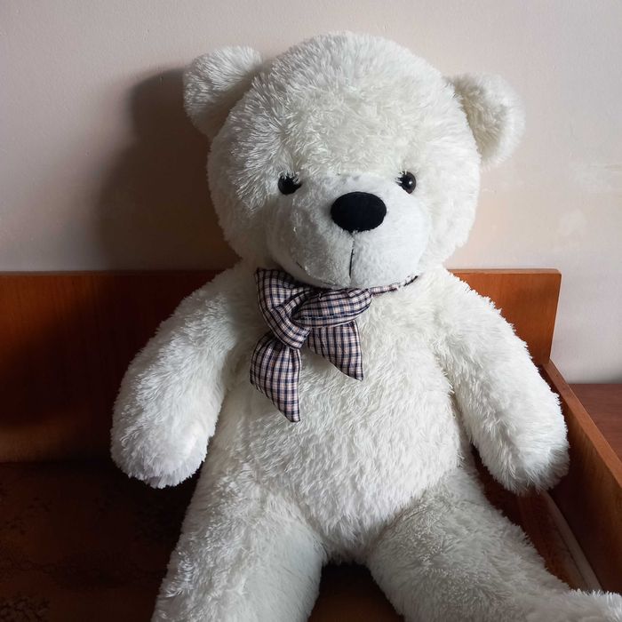 Мече бяло бледо кремаво