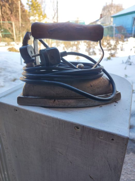 Продам Утюг 2шт по 5000
