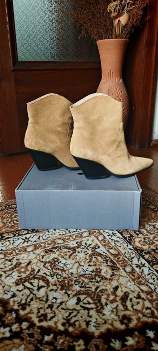 Боти H&M естествен велур, 39 номер