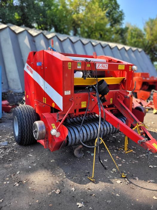 Рулонный пресс-подборщик Метал-Фах.