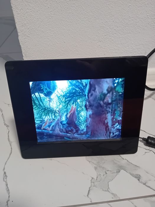 Rama foto digitala Intenso 7 inchi. Pret 120 lei fix