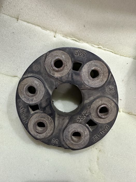 Продаю на мерс эластичную муфту от мерса