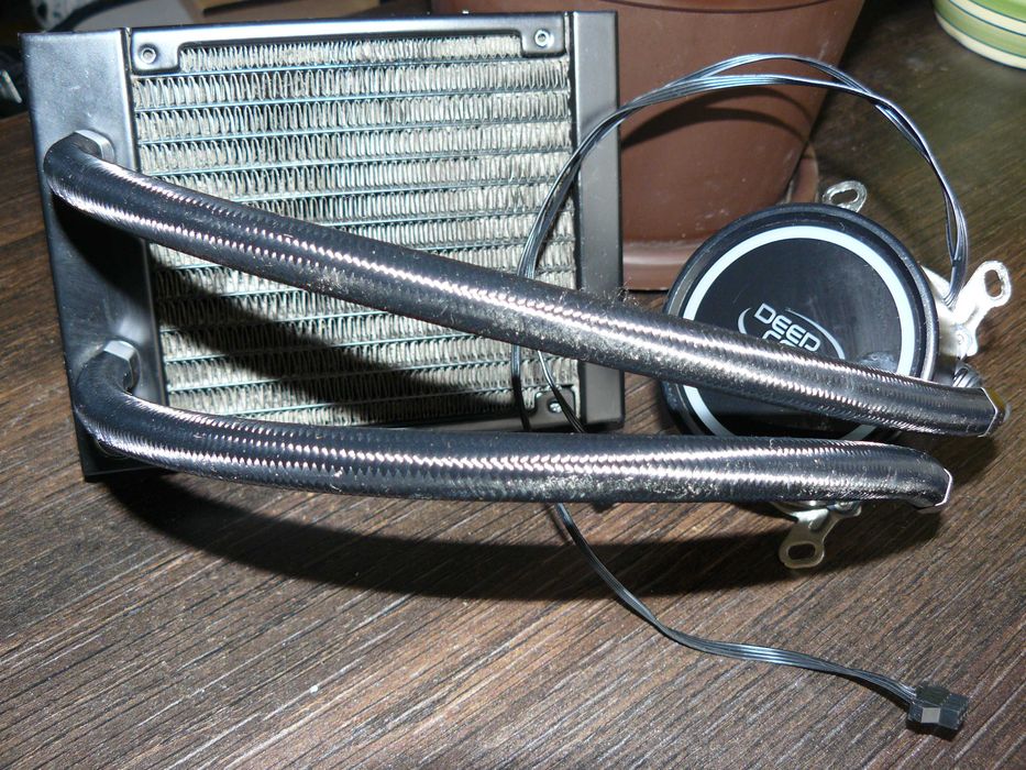 Radiator cu ventilator si racire cu lichid