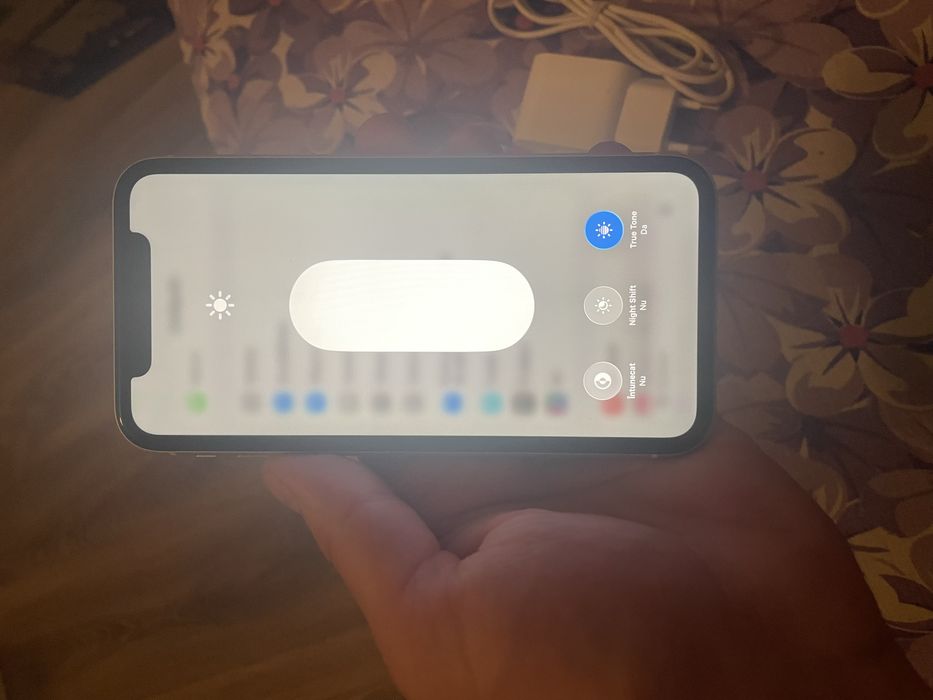 Vand iphone 11 liber de retea