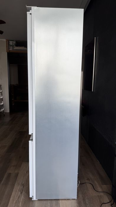 Холодильник встраиваемый Whirlpool SP40 802 EU