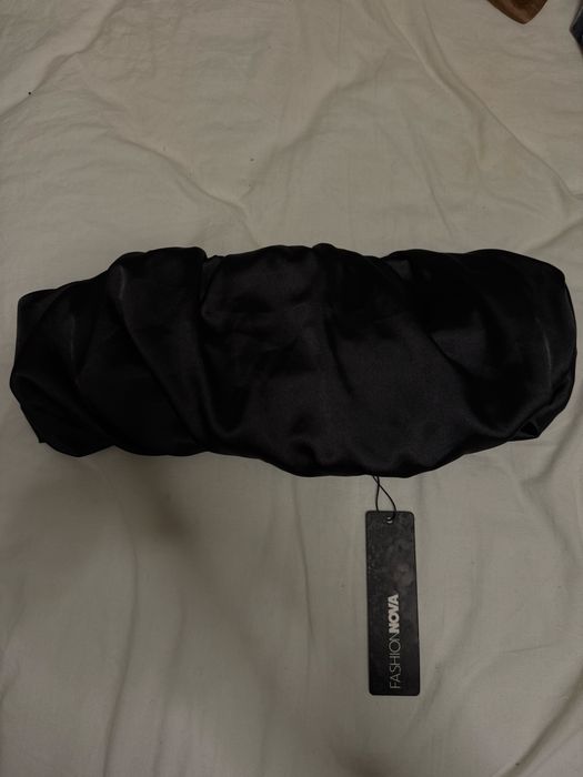 Сатенен топ Fashion nova