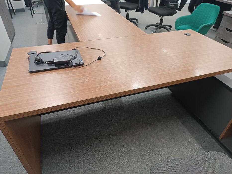 Стол переговорный, офисный стол