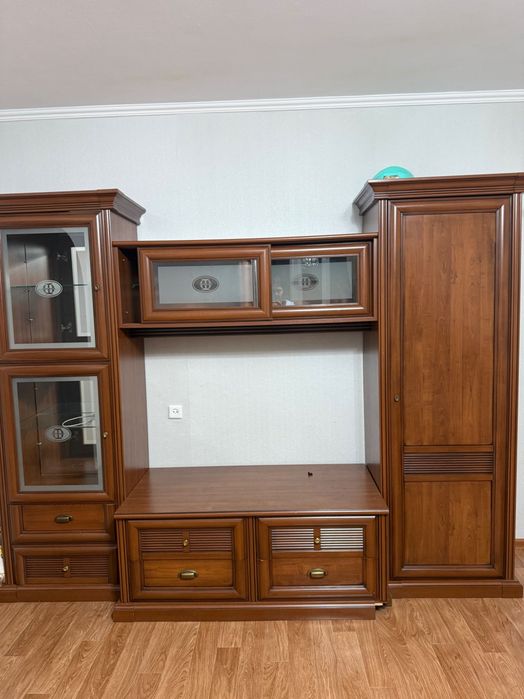 Продам стенку под телевизор