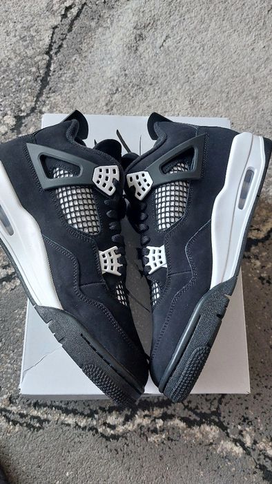 Air Jordan 4  White Thunder