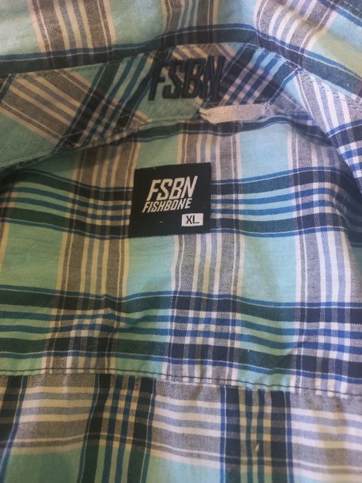 Продавам мъжки ризи.