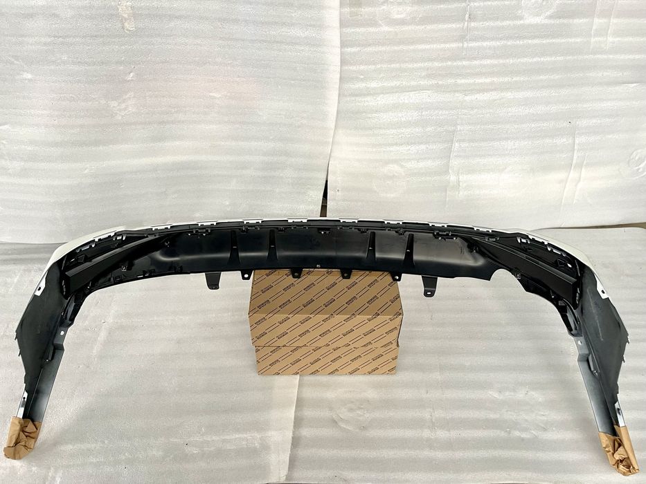 Задний диффузор бампера Camry 80 Камри 80