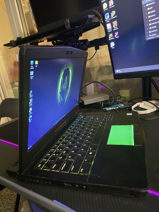 Геймърски лаптоп Alienware 13 R3