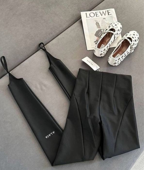 Нов клин Alaia черен цвят