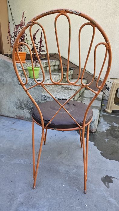 Градински железен стол