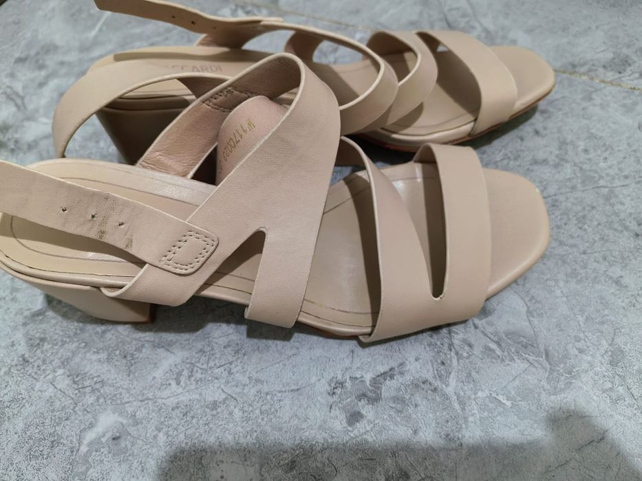 Продам женскую обувь