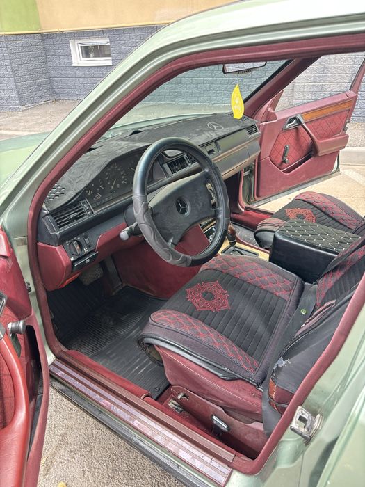 Mercedes-Benz W124