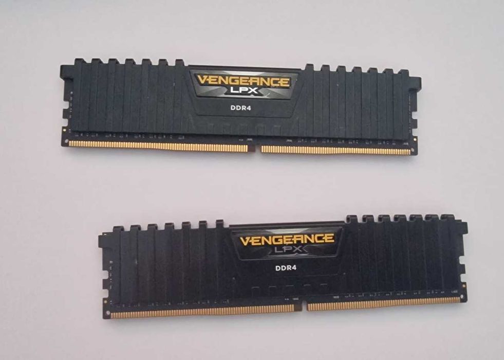 Memorie RAM Corsair Vengeance LPX 32GB (2×16GB) DDR4 2133 MHz - NOI