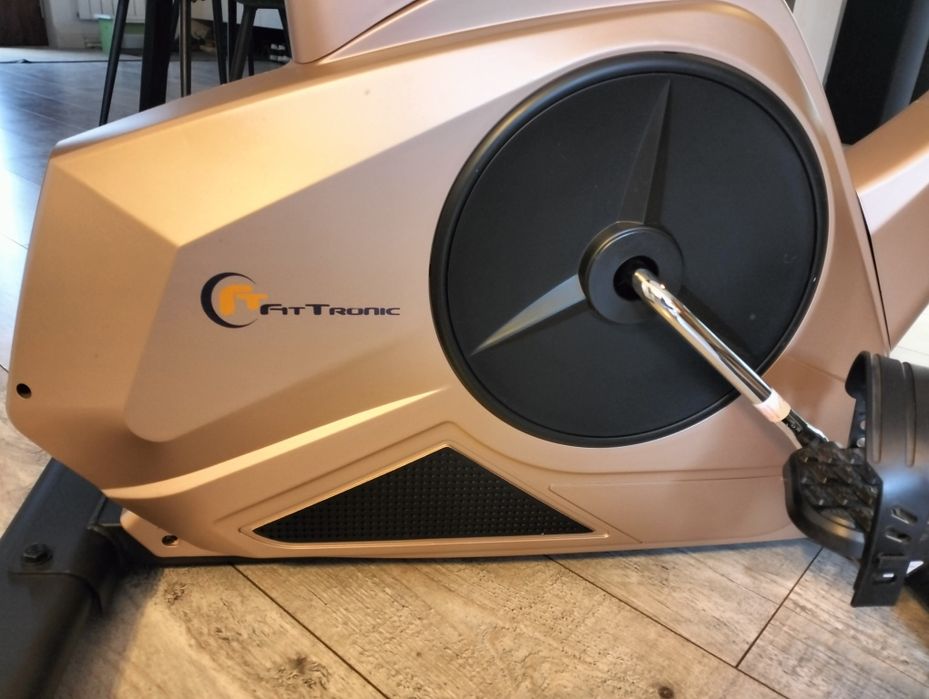 Vând bicicleta fitness FitTronic 601B Gold