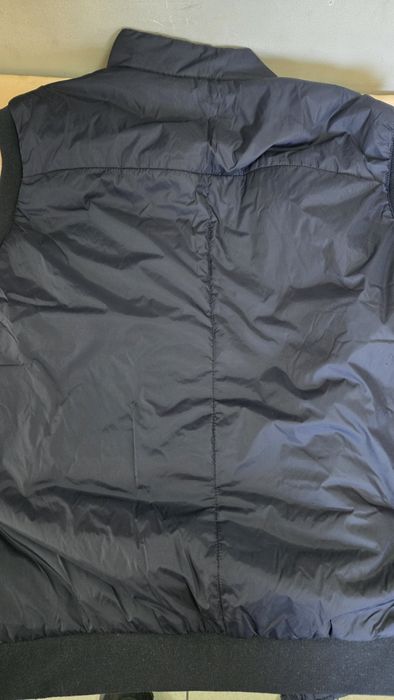 Продам фирменную жилетку