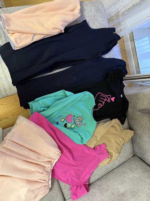 Продам одежду для девочки 8-9 лет