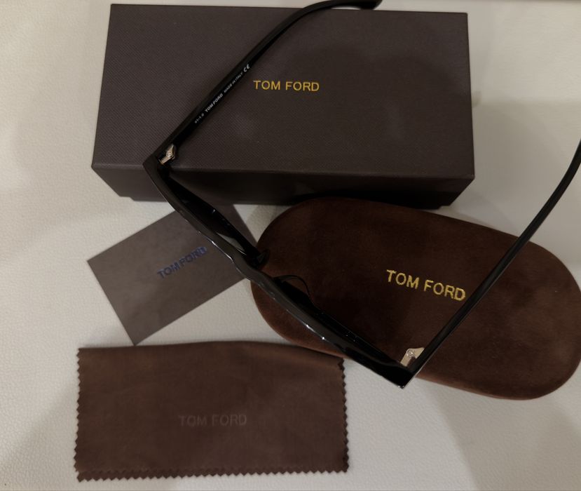 Чисто нови Tom Ford слънчеви очила с кутия и калъф