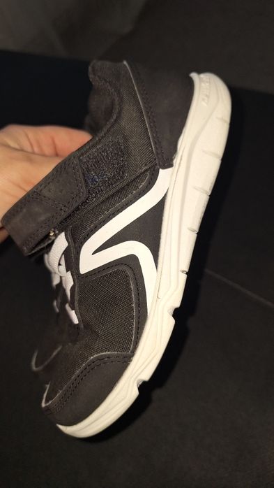 Adidasi negrii dechatlon copii