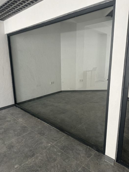 Помещения под офис или салон 84 кв.м с новым ремонтом .